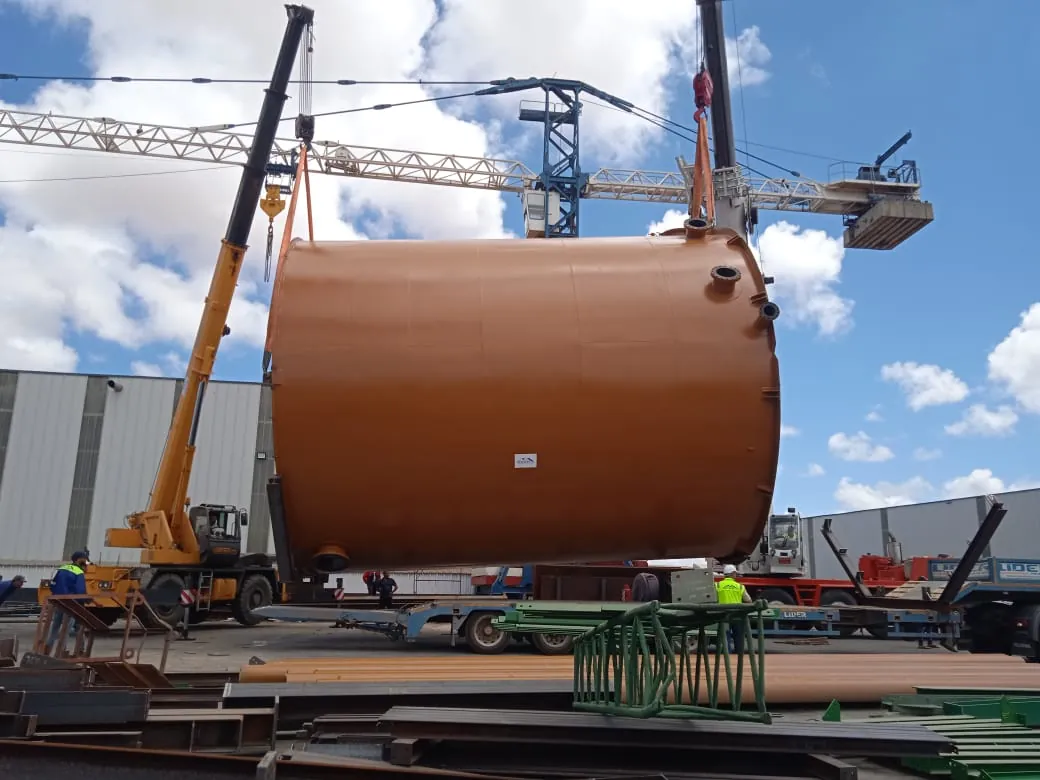 Montage mécanique — levage sur chantier