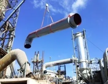 Levage d’une gaine de fumées neuve sur le site de Safi
