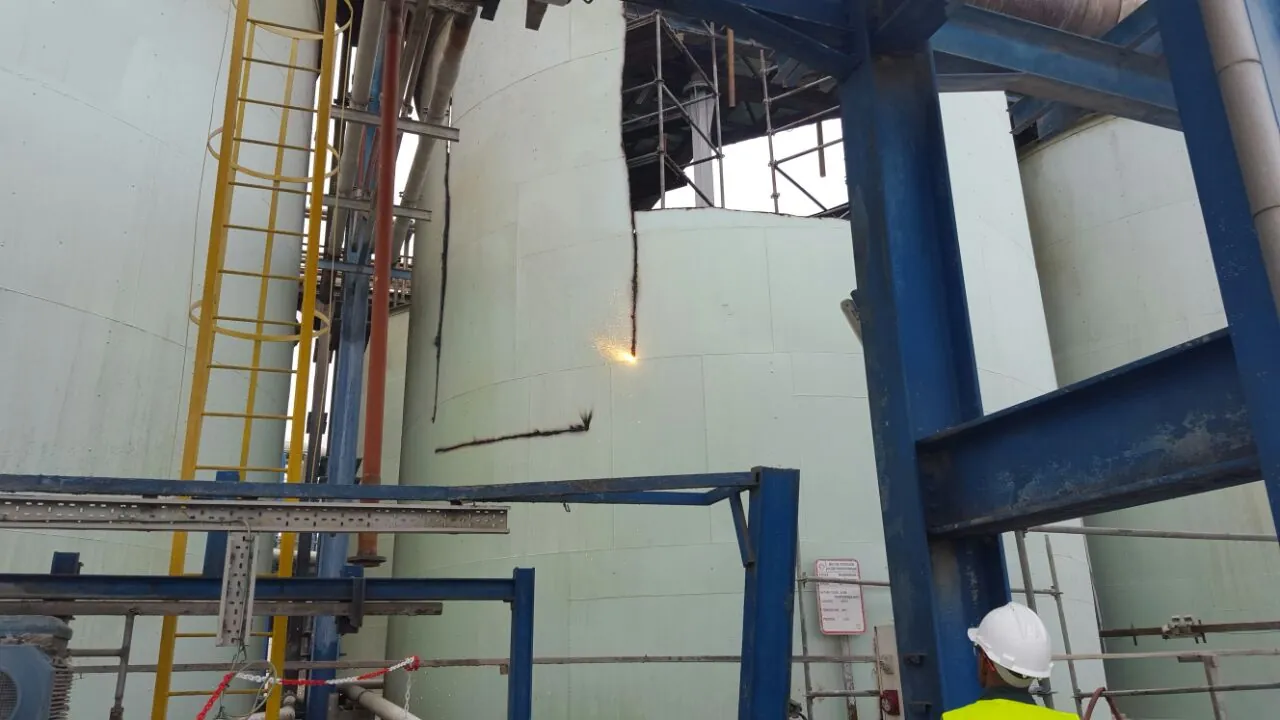 Bac d’acide sulfurique en maintenance sur le site de Safi
